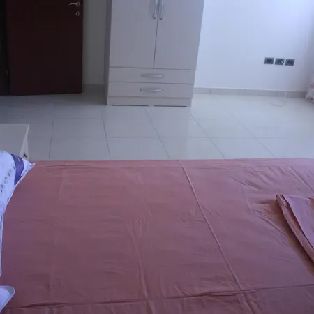 Sarda Hotell Deja's Ford